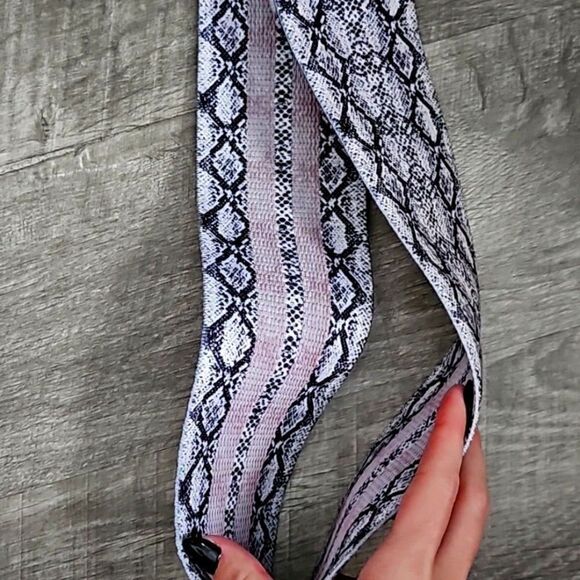 Womens Resistance Band Exercise Snake Skin Glute Band - Picture 2 of 4